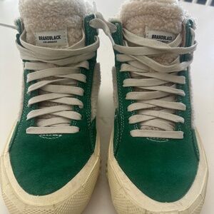 Brandblack Women’s Capo Faux Shearling size 6.5
